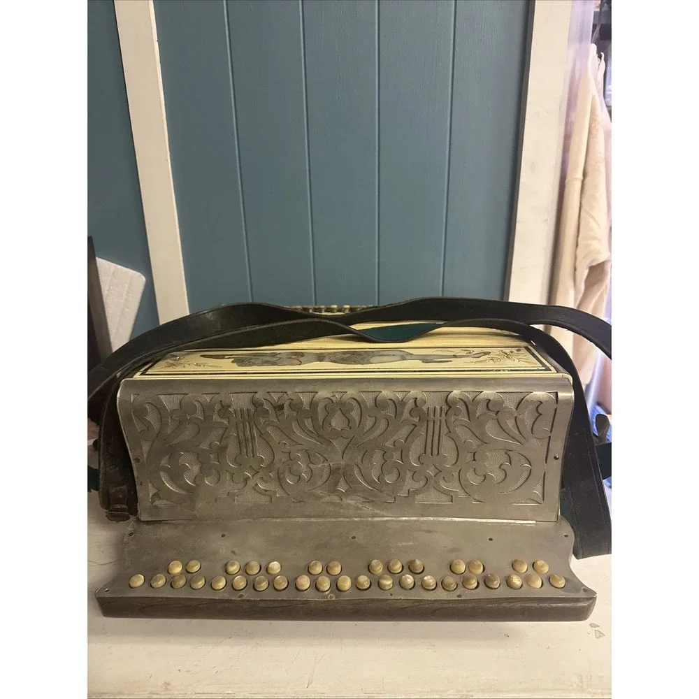 Vtg BUTTON ACCORDION With Inlaid Mother Of Pearl Antique Dancing‎ Girl Flowers